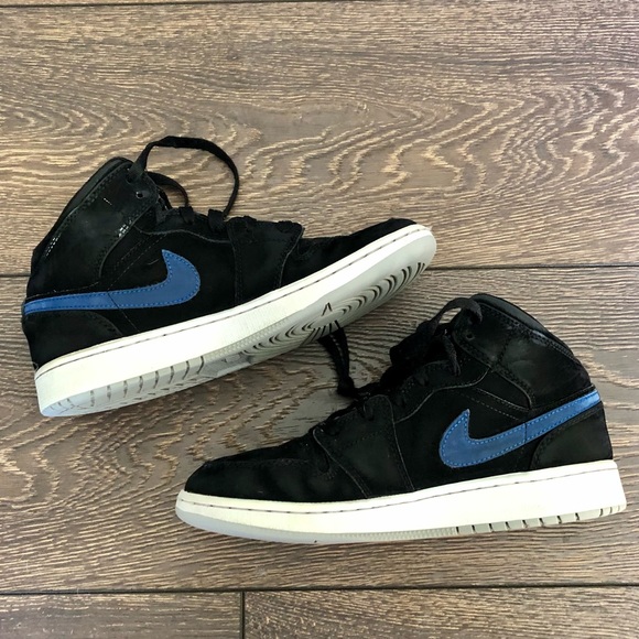 Nike Air Jordan 1 Retro Mid Boys Size 5 - Picture 5 of 14